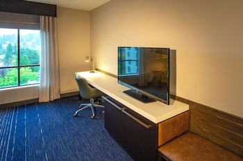 Room, 2 Queen Beds, Accessible (Roll-In Shower)