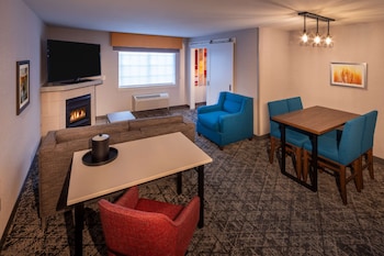Suite, 1 King Bed, Fireplace
