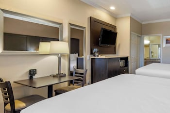Standard Room, Two King Beds, Non Smoking