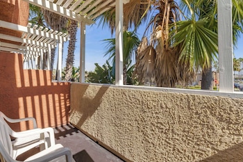 Deluxe Suite, One King Bed with Sofabed, Balcony,  Non Smoking