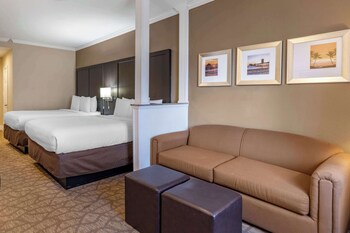 Suite, Two Queen Beds with Sofabed, Non Smoking