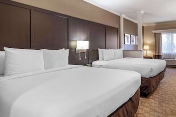 Suite, Two Queen Beds with Sofabed, Non Smoking