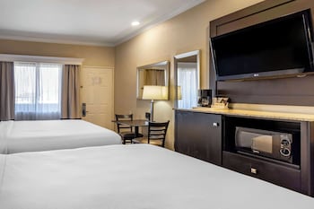 Standard Room, Two King Beds, Non Smoking
