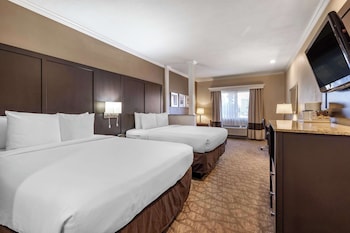 Suite, Two Queen Beds with Sofabed, Non Smoking