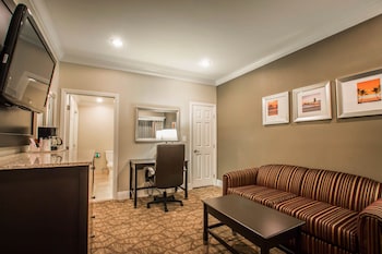 Family Suite, Two Queen Beds with Living Room and Sofabed, Non Smoking