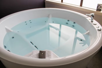 Room, 1 Bedroom (With Whirlpool)