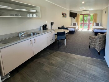 Family Room, 1 Bedroom