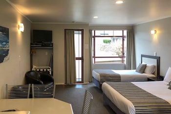 Studio (Triple, Spa)
