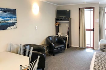 Studio (Triple, Spa)