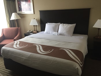 Suite, 1 King Bed with Sofa bed, Non Smoking