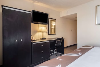 Deluxe Room, 1 Queen Bed, Non Smoking, Hot Tub