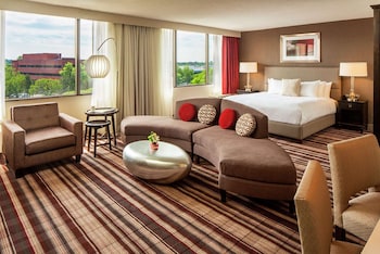 Junior Suite, 1 King Bed, Accessible (Roll-in Shower)