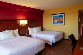 Room, 2 Queen Beds (Mobility Accessible, Tub)
