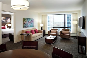 Junior Suite, 1 Queen Bed with Sofa bed
