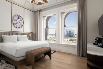 Room, 1 King Bed, Smoking