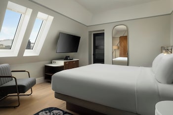 Room, 1 King Bed (Mobility Accessible, Tub)