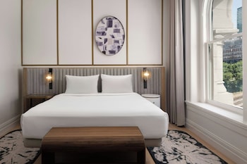Room, 1 King Bed (Mobility Accessible, Roll-in Shower)