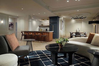 Suite, 1 King Bed