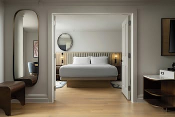 Suite, 1 King Bed