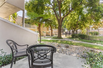 Standard Room, 2 Queen Beds, Patio, Poolside