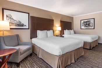 Standard Room, 2 Queen Beds, Accessible, Bathtub