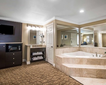 Superior Room, 1 King Bed with 2-person In Room Whirlpool, Non Smoking