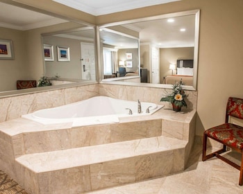 Superior Room, 1 King Bed with 2-person In Room Whirlpool, Non Smoking