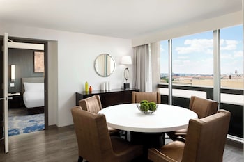 1 King 1 Bedroom Premium Corner Suite City View