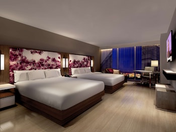 2 King Beds Deluxe Pool View