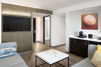 2 King 2 Bedroom Corner Suite City View