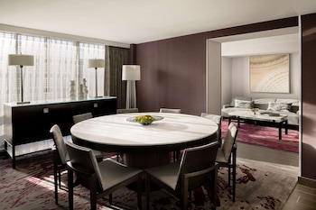 1 King 1 Bedroom Suite - Ambassador