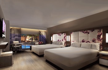 2 King Beds Deluxe Pool View