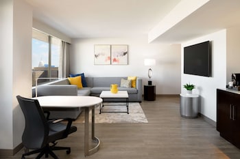 1 King 1 Bedroom Premium Corner Suite City View