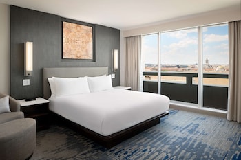 1 King 1 Bedroom Premium Corner Suite City View
