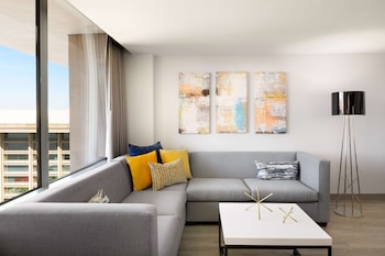 2 King Beds 1 Bedroom Corner Suite
