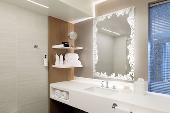 1 King Junior Suite Hearing Accessible