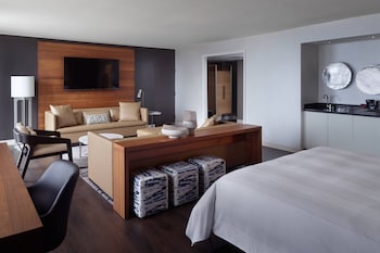 Classic Room, 1 Double Bed (Mobility Accessible, Tub)