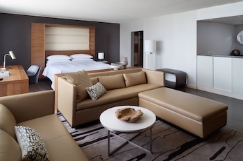Executive Suite, 1 King Bed with Sofa bed