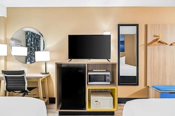 Room, 2 Queen Beds, Non Smoking