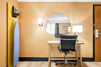 Room, 2 Queen Beds, Mobility Accessible, Non Smoking (Mobility, Bathtub W/grab Bars)