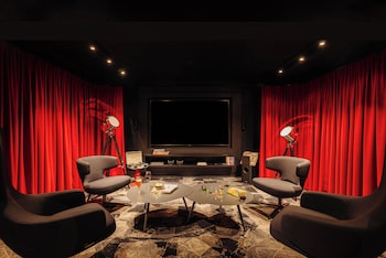 Suite (1 Double Bed 4 Twin Beds)