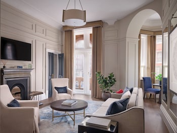Suite, 1 King Bed (The Bloomsbury)