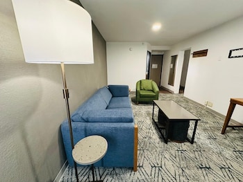 Suite, 1 King Bed, Non Smoking