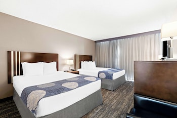 Standard Room, 2 Queen Beds, Non Smoking, Balcony