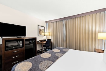 Standard Room, 1 King Bed, Non Smoking, Balcony