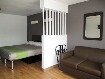 Deluxe Room, 2 Queen Beds, Non Smoking, Refrigerator & Microwave