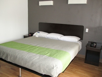 Deluxe Room, 1 King Bed, Non Smoking