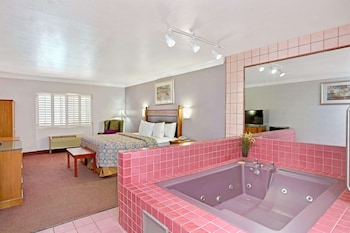 Suite, 1 King Bed, Jetted Tub