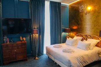 Deluxe Room, 1 Double Bed (Grounds view)