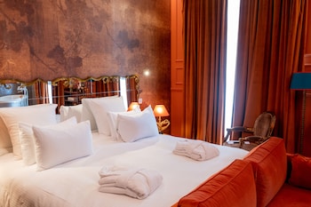 Deluxe Room, 1 Double Bed (Grounds view)
